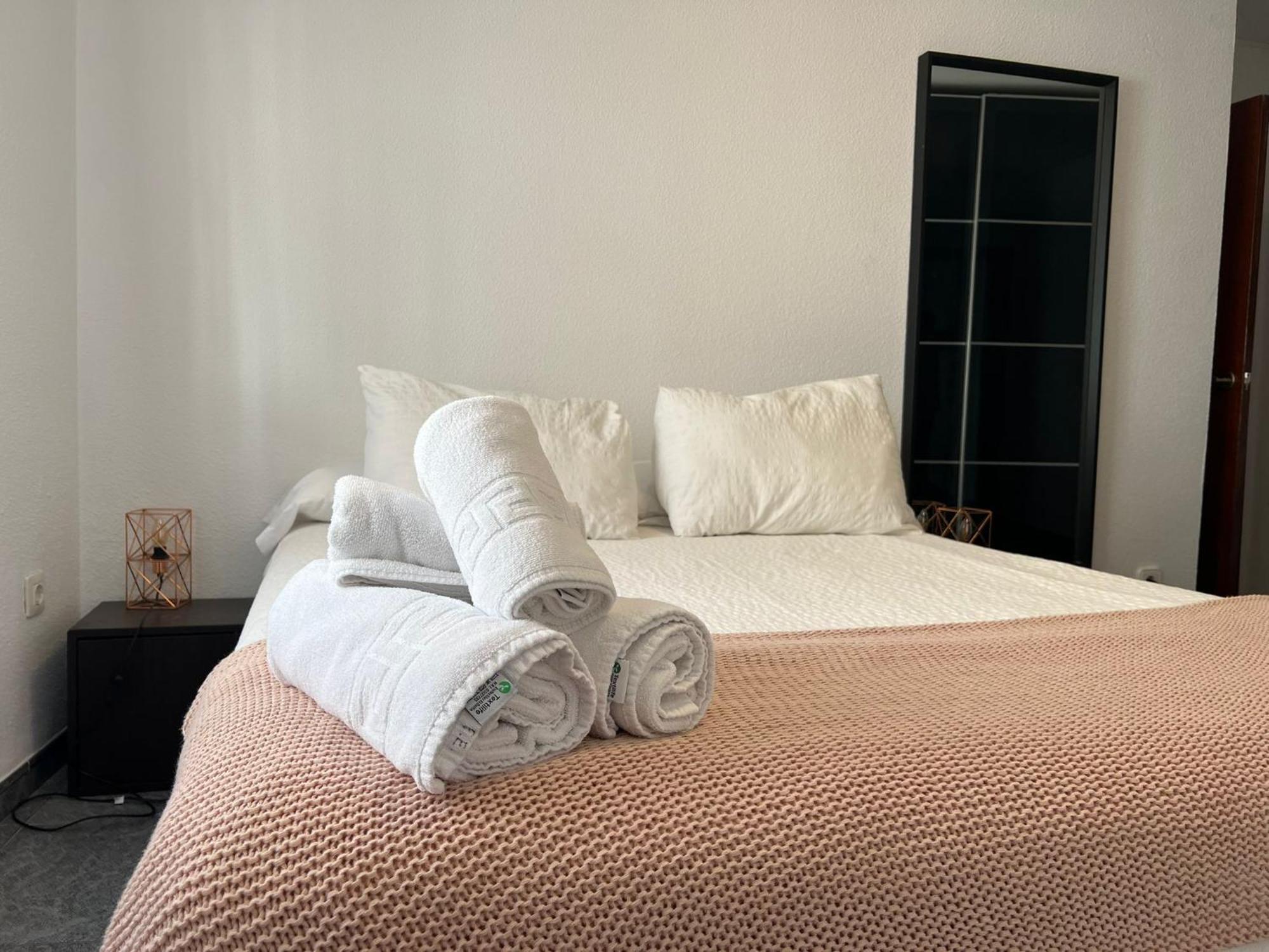Apartamento Los Califas A 100M De La Catedral Apartment Кордоба Екстериор снимка